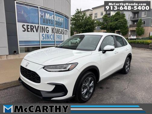 Platinum White Pearl 2027 Honda HR-V LX