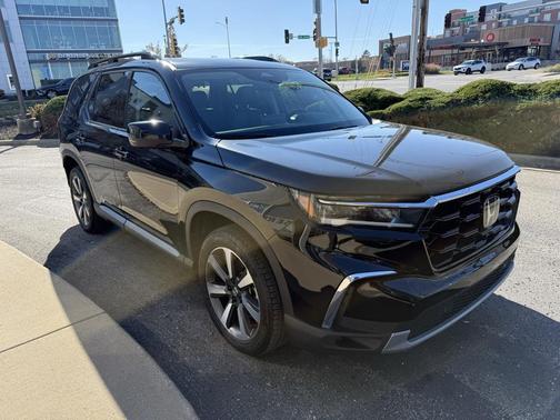 2023 Honda Pilot Touring 8-Passenger