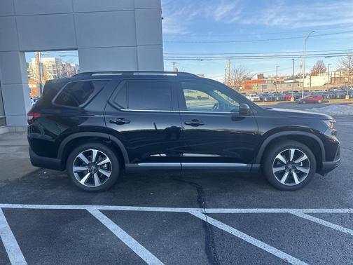 2023 Honda Pilot AWD Elite