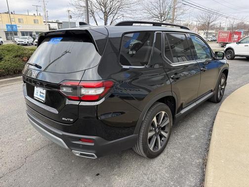 2023 Honda Pilot AWD Elite