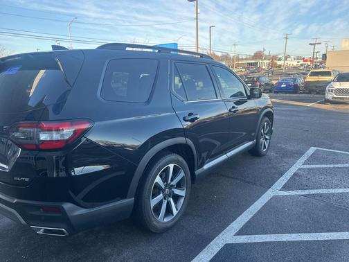 2023 Honda Pilot AWD Elite