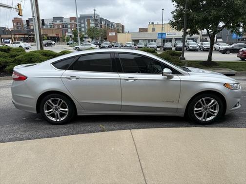 2016 Ford Fusion Hybrid SE