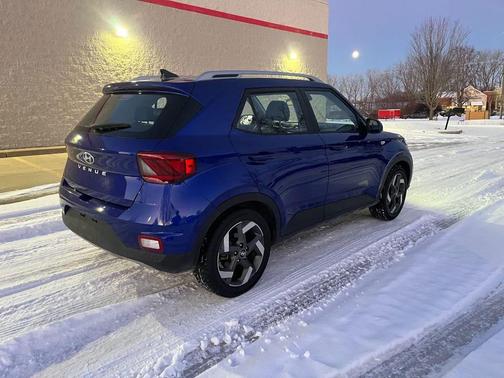 2022 Hyundai VENUE Limited