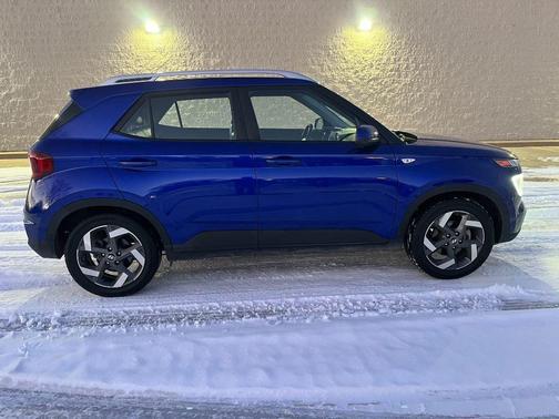 2022 Hyundai VENUE Limited