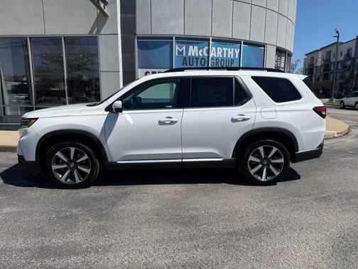 Platinum White Pearl 2025 Honda Pilot Touring 8-Passenger
