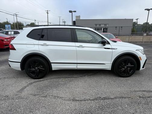 2023 Volkswagen Tiguan 2.0T SE R-Line Black