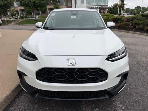 Platinum White Pearl 2027 Honda HR-V Sport
