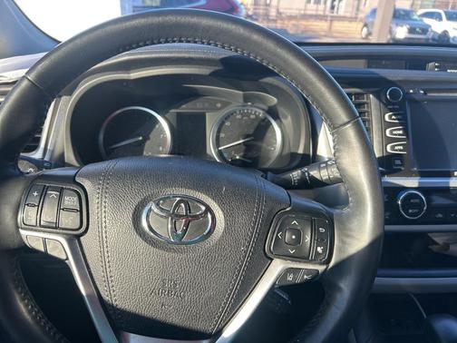 2019 Toyota Highlander Limited Platinum
