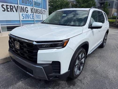 Platinum 2026 Honda Pilot Touring 8-Passenger