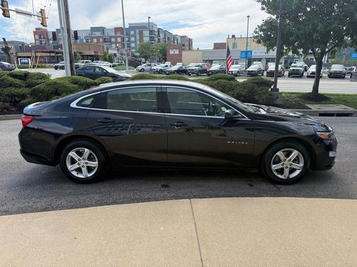 Mosaic Black Metallic 2023 Chevrolet Malibu FWD 1LT