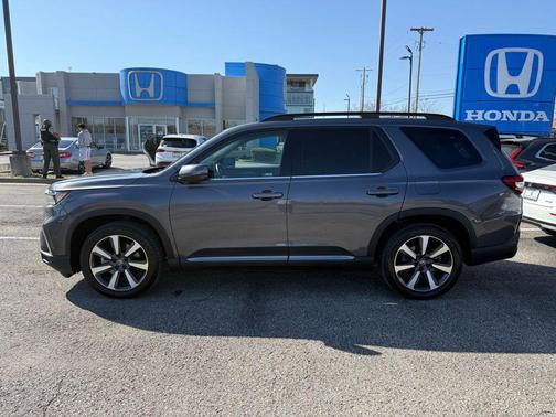 Gray 2023 Honda Pilot AWD Elite