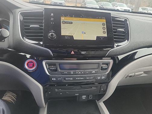 Crystal Black Pearl 2019 Honda Pilot Touring 8-Passenger