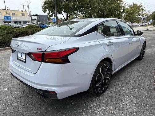 2023 Nissan Altima SR FWD