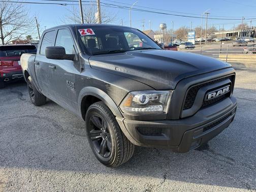 2024 RAM 1500 Classic Warlock Crew Cab 4x2 5'7' Box