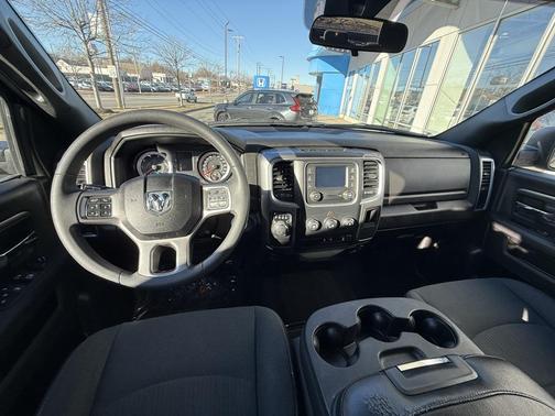 2024 RAM 1500 Classic Warlock Crew Cab 4x2 5'7' Box