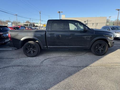 2024 RAM 1500 Classic Warlock Crew Cab 4x2 5'7' Box