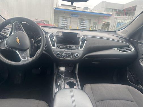 Mineral Gray Metallic 2023 Chevrolet Malibu FWD 1LT