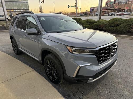 2025 Honda Pilot Touring 8-Passenger