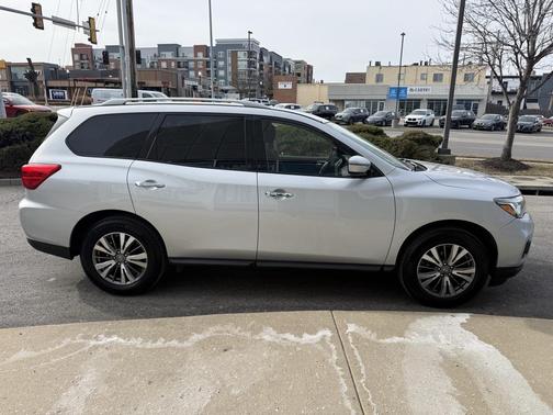2019 Nissan Pathfinder SV