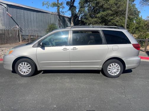 2005 Toyota Sienna LE