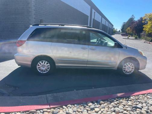 2005 Toyota Sienna LE