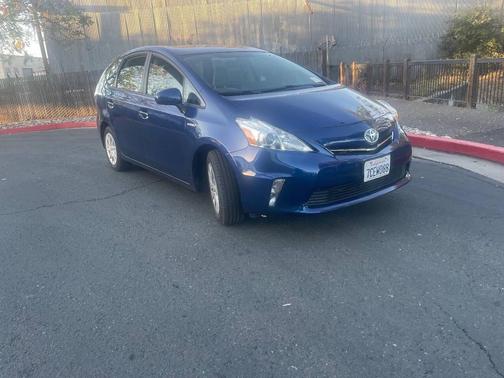 2013 Toyota Prius v Three