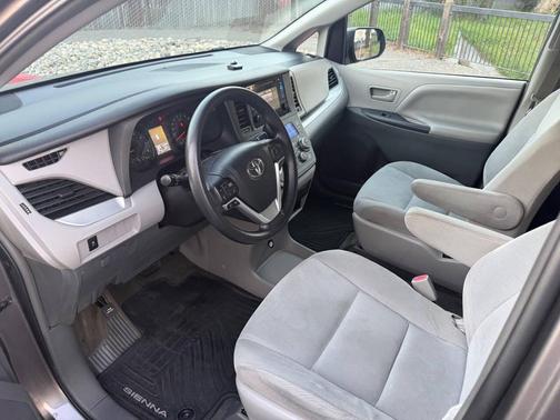 2016 Toyota Sienna L