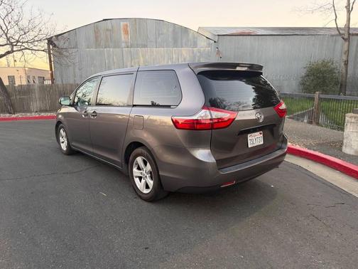 2016 Toyota Sienna L
