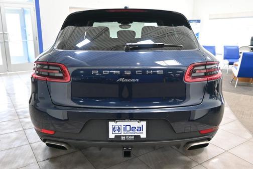 Night Blue Metallic 2018 Porsche Macan Macan