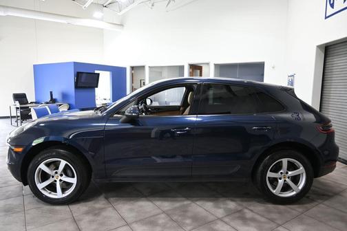 Night Blue Metallic 2018 Porsche Macan Macan