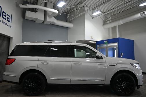 Ceramic Pearl 2021 Lincoln Navigator Reserve