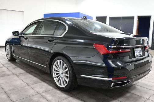 Black Sapphire Metallic 2020 BMW 740 xDrive