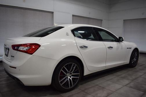 Bianco 2019 Maserati Ghibli S Q4