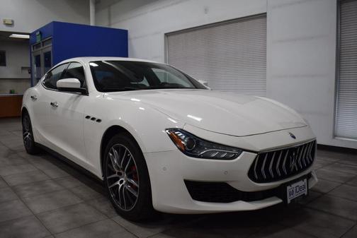 Bianco 2019 Maserati Ghibli S Q4