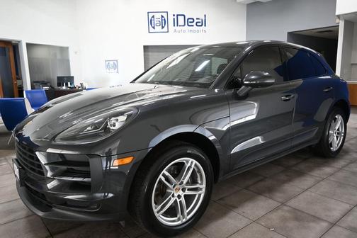 Volcano Grey Metallic 2019 Porsche Macan Macan