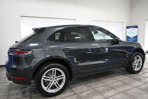 Volcano Grey Metallic 2019 Porsche Macan Macan
