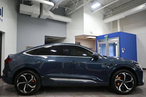 Plasma Blue Metallic 2020 Audi e-tron Sportback Prestige