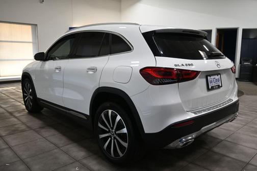 2021 Mercedes-Benz GLA 250 Base 4MATIC