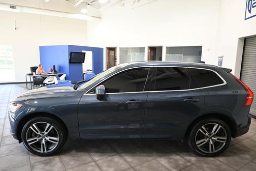 Denim Blue Metallic 2020 Volvo XC60 T6 Momentum