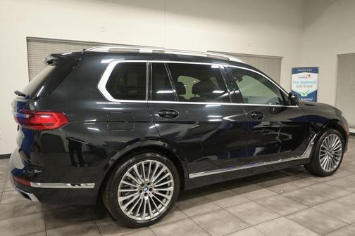 Black Sapphire Metallic 2019 BMW X7 xDrive50i