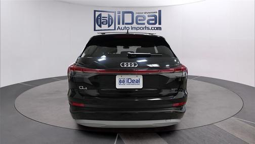 Mythos Black Metallic 2022 Audi e-tron Premium