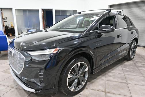 Mythos Black Metallic 2022 Audi e-tron Premium