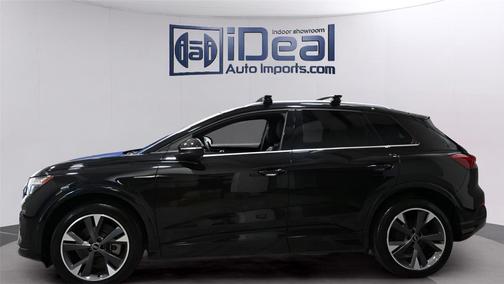 Mythos Black Metallic 2022 Audi e-tron Premium