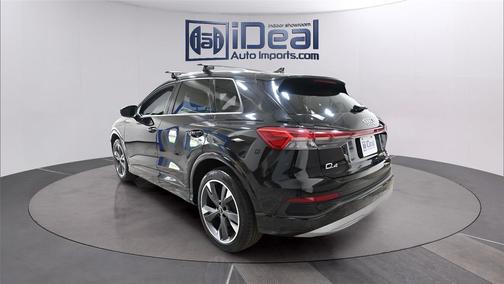 Mythos Black Metallic 2022 Audi e-tron Premium