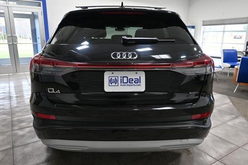 Mythos Black Metallic 2022 Audi e-tron Premium