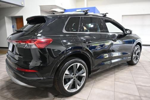 Mythos Black Metallic 2022 Audi e-tron Premium