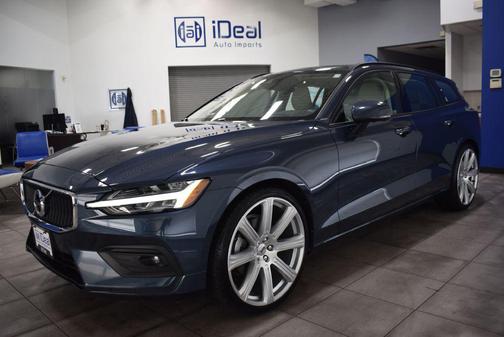 2020 Volvo V60 T5 Momentum