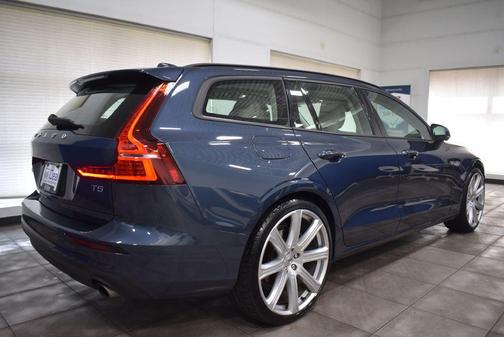 2020 Volvo V60 T5 Momentum