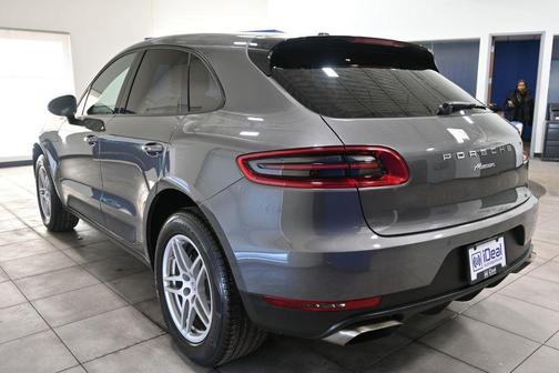 Volcano Grey Metallic 2018 Porsche Macan Macan