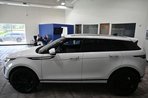 Yulong White Metallic 2020 Land Rover Range Rover Evoque SE
